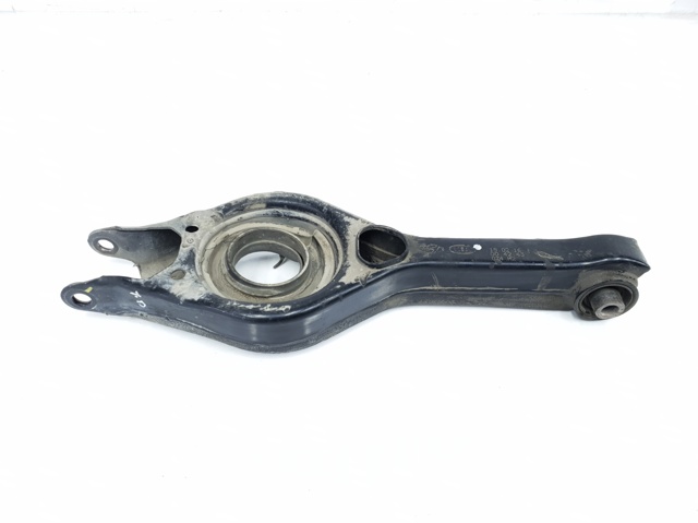 Braço oscilante transversal esquerdo de suspensão traseira 55210A6100 Hyundai/Kia