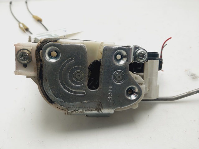 Fecho da porta dianteira esquerda 5715A421 Mitsubishi