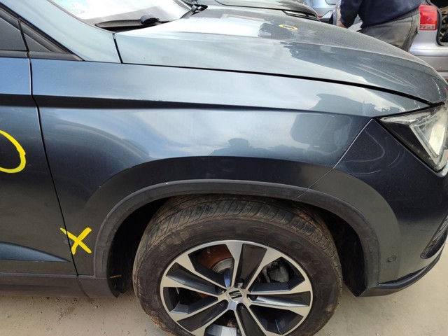 Pára-lama dianteiro direito 575821106A VAG