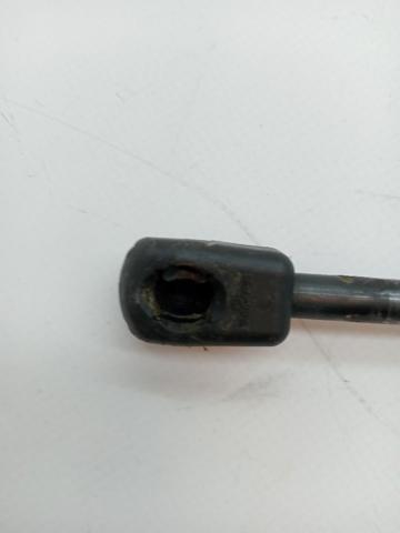 VAG 575827550B Амортизатор крышки багажника (двери 3/5-й задней) в наличии Хмельницкий