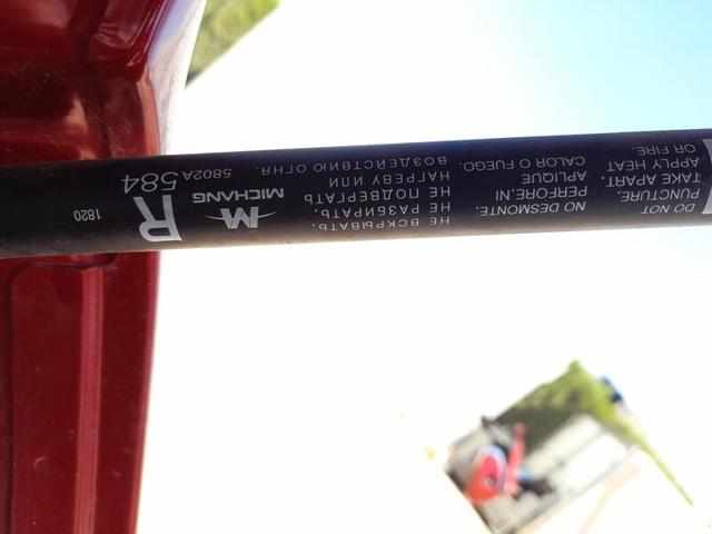 Amortecedor de tampa de porta-malas (de 3ª/5ª porta traseira) Mitsubishi Space Star A0