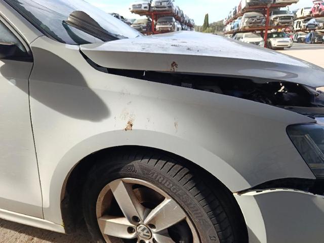 Pára-lama dianteiro direito 5C6821106A VAG