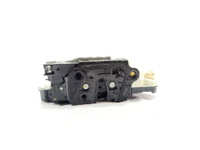 Fecho da porta dianteira esquerda 5E1837015A VAG