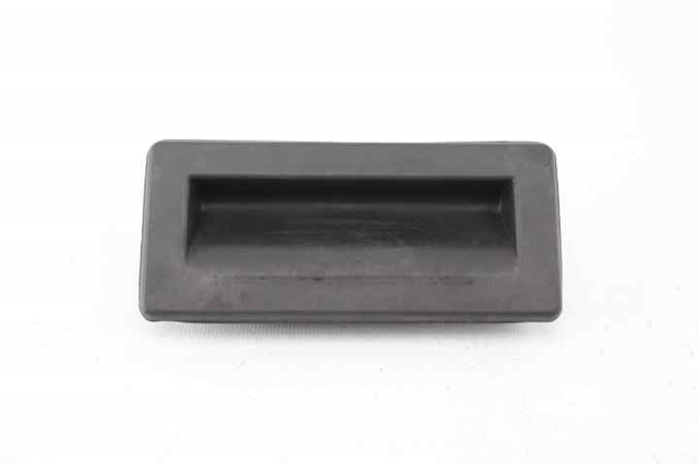 VAG 5E5827566B Кнопка привода замка багажника в наличии Черновцы