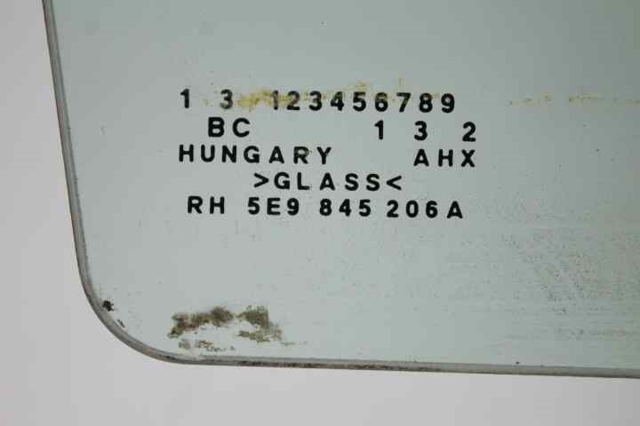 VAG 5E9845206C Стекло двери задней правой в наличии Полтава