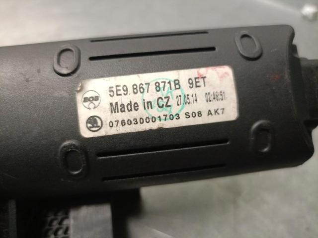 VAG 5E9867871B Шторка багажного отсека в наличии Запорожье