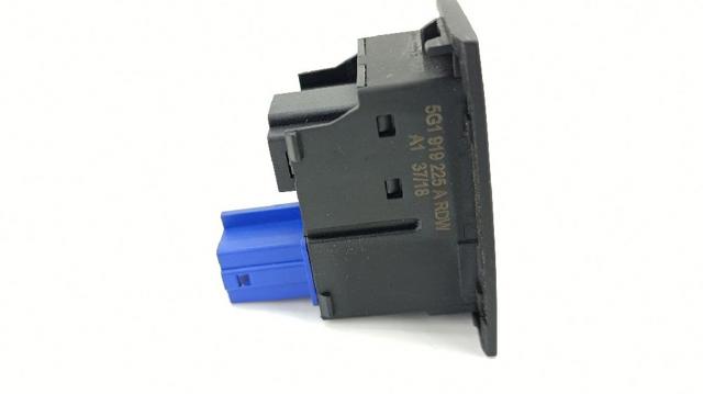 VAG 5G0953509A Кнопка включения аварийного сигнала в наличии Павлоград
