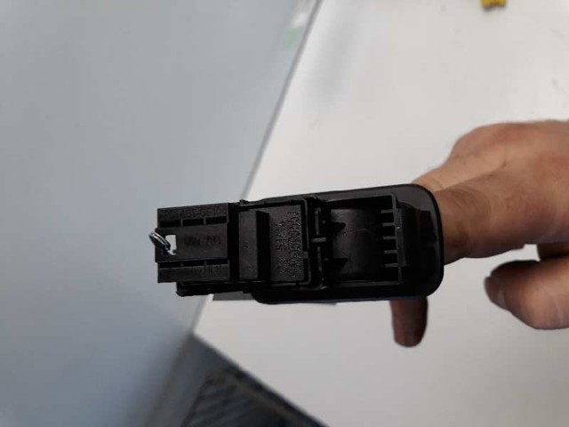5G0959855J VAG Кнопка стеклоподъемника передняя купить в Черкассы