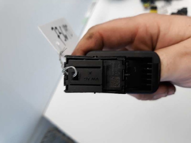 5G0959855J VAG Кнопка включения мотора стеклоподъемника передняя правая купить в Ровно