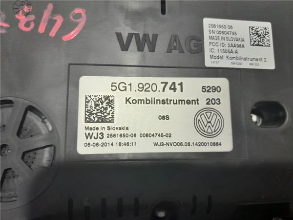 5G1920741 VAG Приборная доска (щиток приборов) купить в Николаев