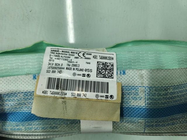 VAG 5G3880742 Шторка боковая, правая в наличии Киев