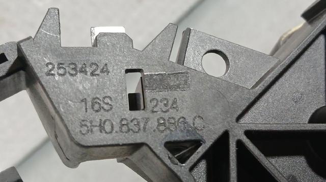 VAG 5H0837886C Держатель наружной ручки двери правых дверей в наличии Киев