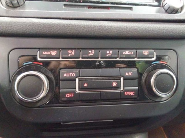 Unidade de controlo dos modos de aquecimento/condicionamento Volkswagen Passat 3C2