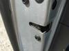 Fecho da porta traseira esquerda 5K4839015AE VAG