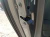 Fecho da porta traseira esquerda 5K4839015AE VAG