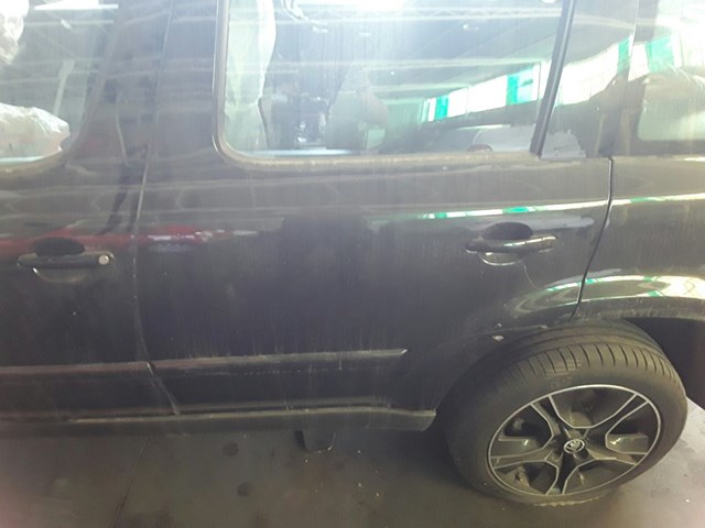 Porta traseira esquerda 5L0833055 VAG/Skoda