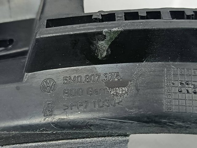 VAG 5M0807375 Направляющая заднего бампера левая в наличии Черновцы