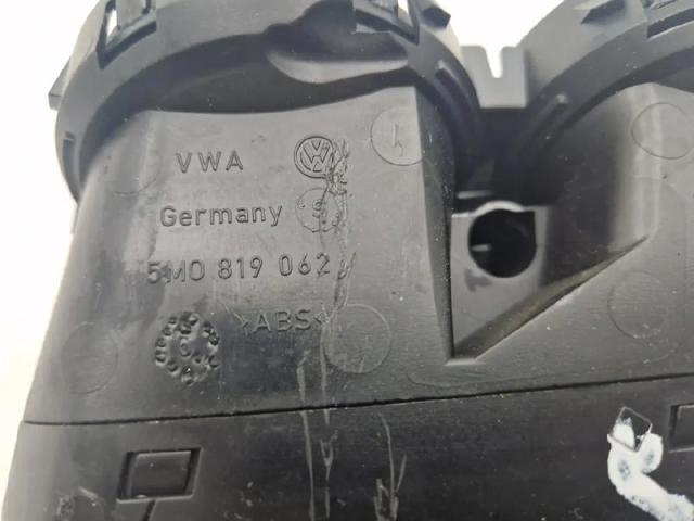 VAG 5M0819704L81U Решетка вентиляции салона на "торпедо" правая в наличии Украина