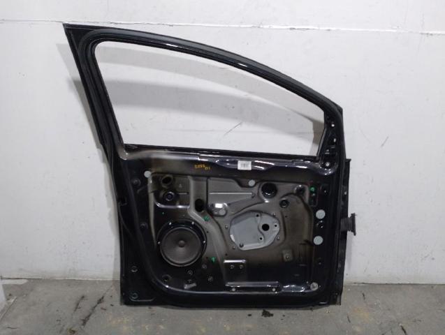 Porta dianteira esquerda 5M0831105E VAG