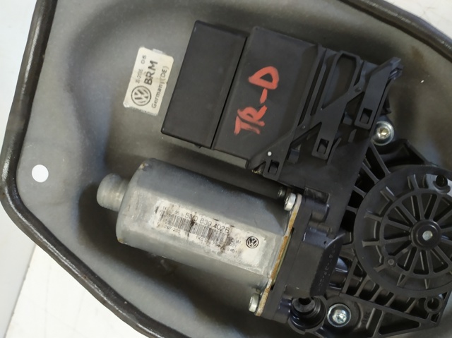 VAG 5M0839402B в наличии Ужгород