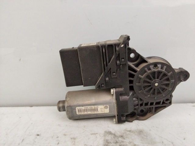 VAG 5M0839402B в наличии Запорожье