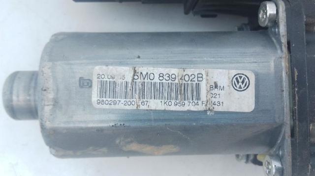 VAG 5M0839402B в наличии Ирпень
