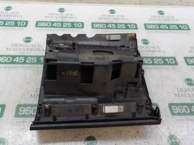 VAG 5M1857101H82V Крышка перчаточного ящика (бардачка) в наличии Житомир