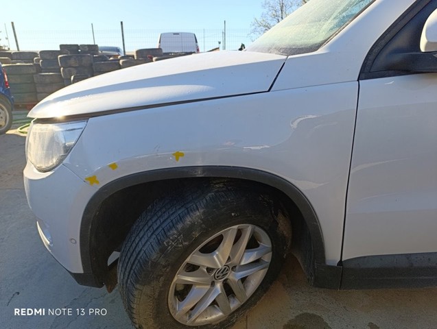 Pára-lama dianteiro esquerdo 5N0821105A VAG