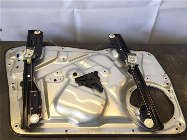 Mecanismo de acionamento de vidro da porta dianteira direita 5N0837462 VAG