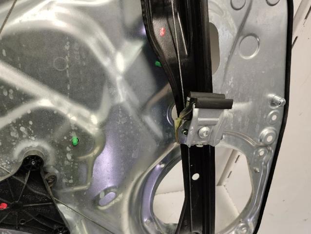 Mecanismo de acionamento de vidro da porta dianteira direita 5N0837462 VAG