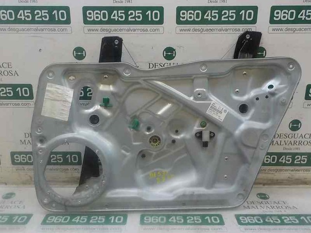 Mecanismo de acionamento de vidro da porta dianteira direita 5N0837462 VAG