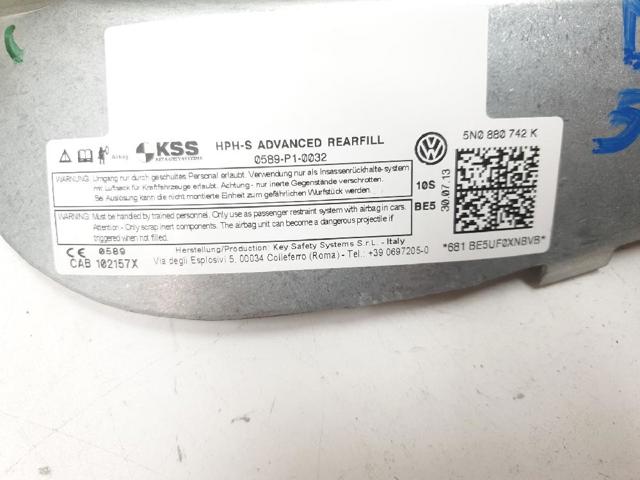 VAG 5N0880742K Шторка боковая, правая в наличии Запорожье