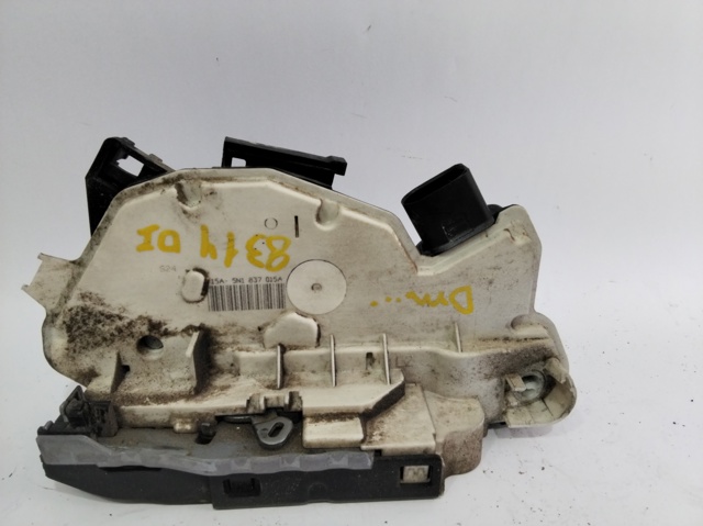 Fecho da porta dianteira esquerda 5N1837015A VAG