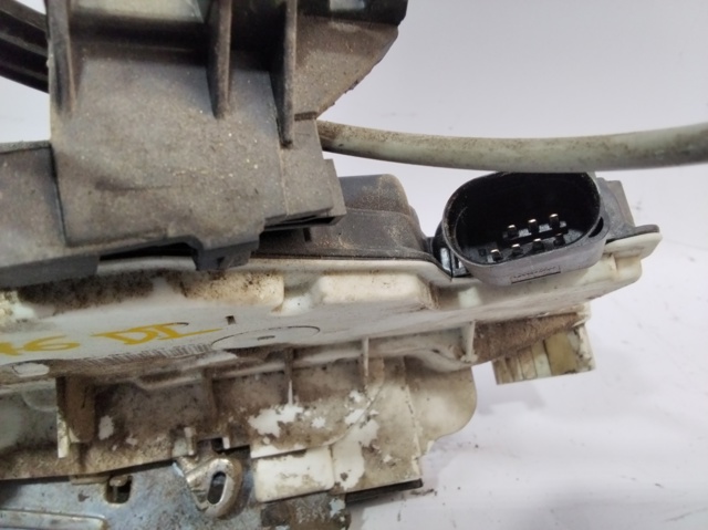 Fecho da porta dianteira esquerda 5N1837015A VAG