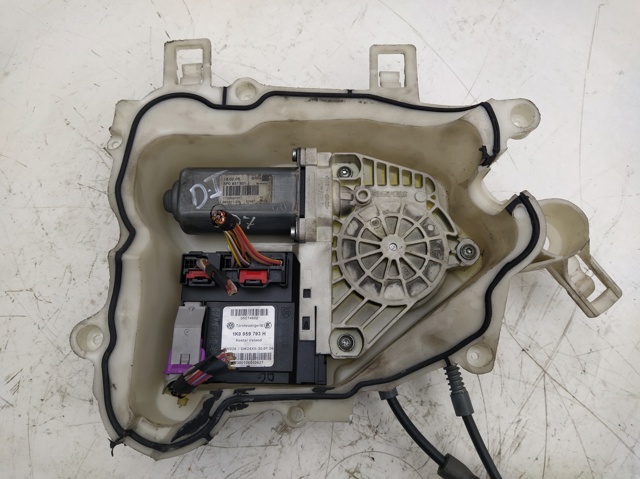 VAG 5P0837401J Мотор стеклоподъемника двери передней левой в наличии Полтава