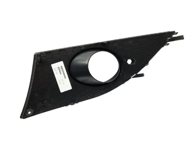 5P0853666C9B9 Решетка бампера переднего правая купить Кривой Рог