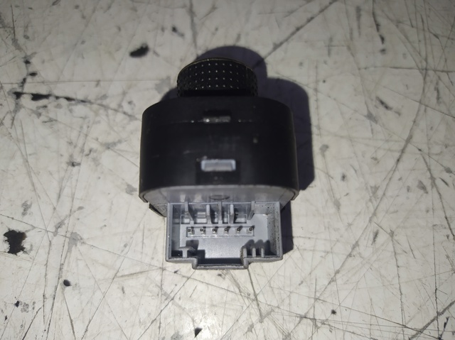 VAG 5P0959565 Регулятор зеркал в наличии Чернигов