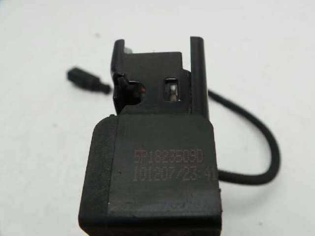 5P1823509D9B9 Замок капота купить Черкассы