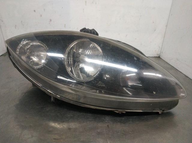 5P1941006A VAG Правая фара купить в Ирпень