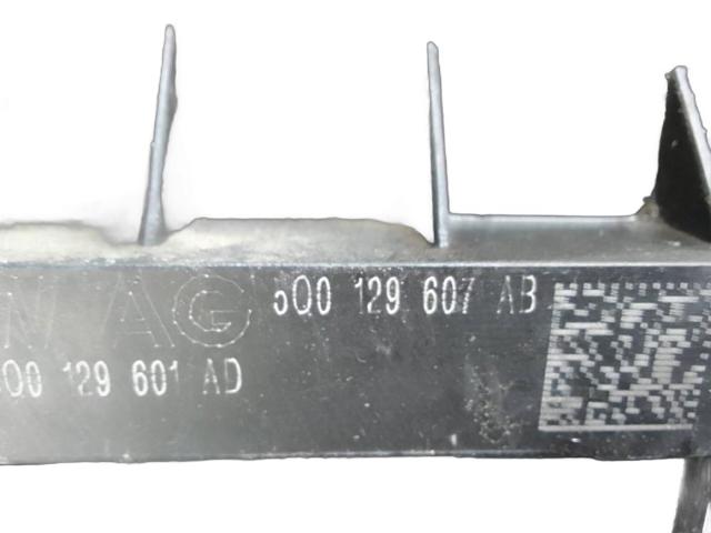 VAG 5Q0129607AB Корпус воздушного фильтра в наличии Черкассы