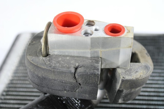 5Q0820679E Клапан TRV кондиционера купить Тернополь
