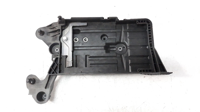 Fixação (suporte) de bateria recarregável 5Q0915331K VAG/Audi