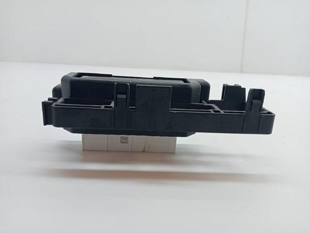 5Q0937503F Блок предохранителей купить Чернигов