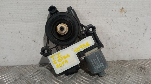 Motor regulador do vidro traseiro esquerdo para Skoda Kamiq (NW4) Active / 08.19 - 12.20 DGTA 5Q0959811D