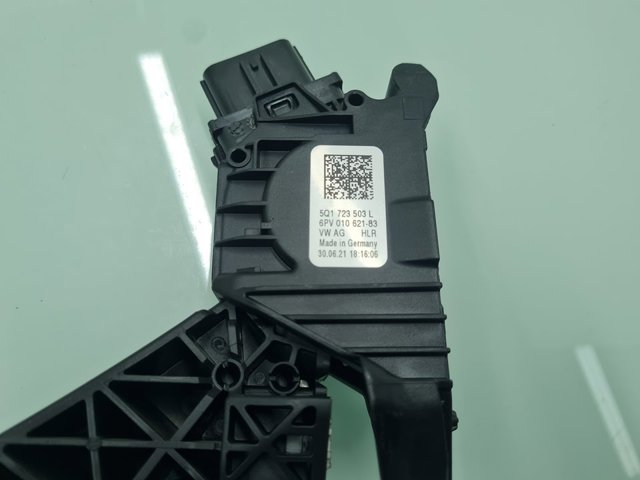 VAG 5Q1723503 в наличии Киев