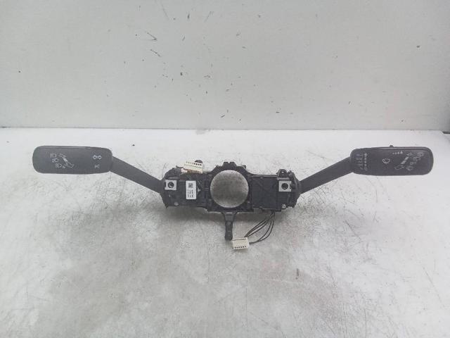Comutador instalado na coluna da direção, montado Volkswagen Jetta 7 BU3, BU4