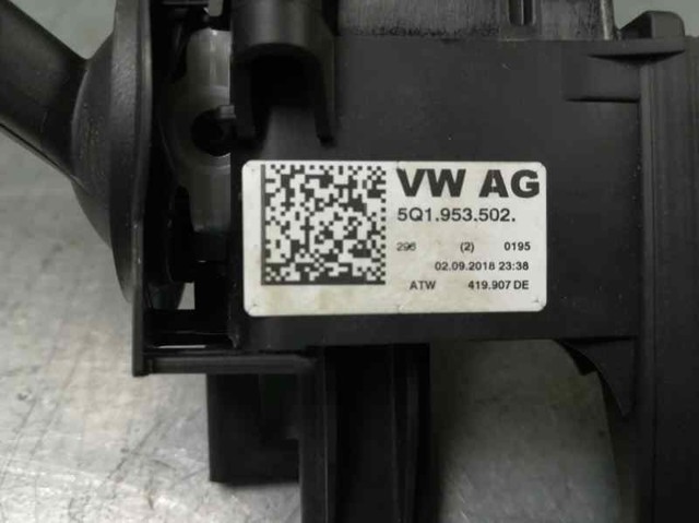 Comutador instalado na coluna da direção, montado Volkswagen Jetta 7 BU3, BU4