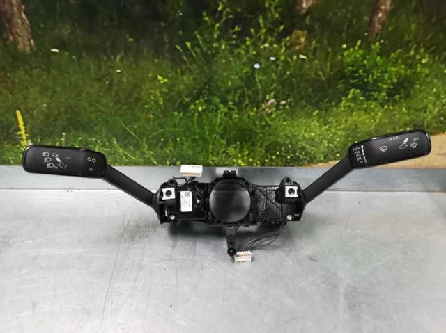 Comutador instalado na coluna da direção, montado Volkswagen Jetta 7 BU3, BU4