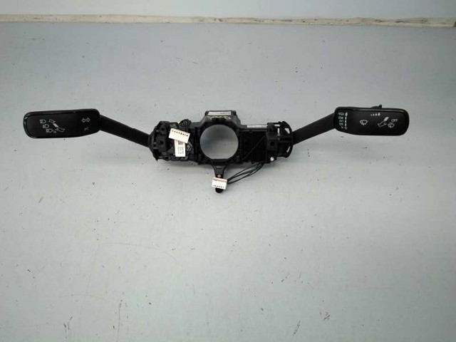 Comutador instalado na coluna da direção, montado Volkswagen Jetta 7 BU3, BU4