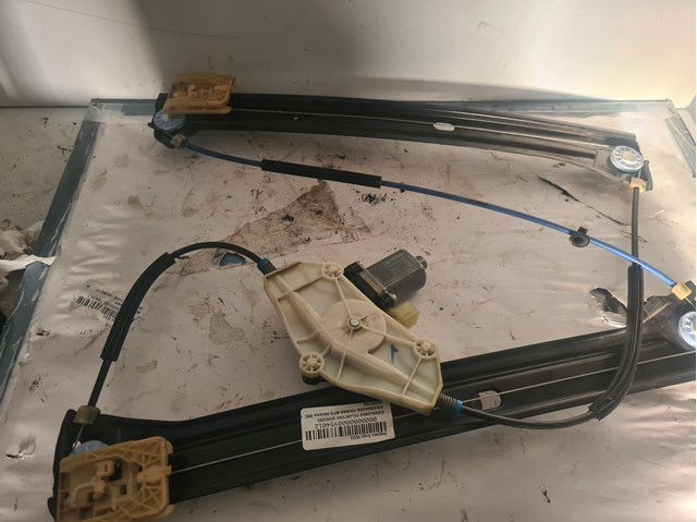 Mecanismo de acionamento de vidro da porta dianteira direita 5TA837462 VAG